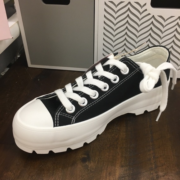 Sincerely Jules Black and white Sneaker’s 🖤low top🤍 - Picture 4 of 5